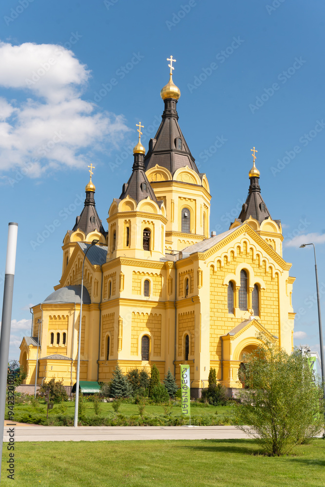 Fototapeta premium city nevsky cathedral famous sunny travel monument alexander tourism landmark sculpture architecture