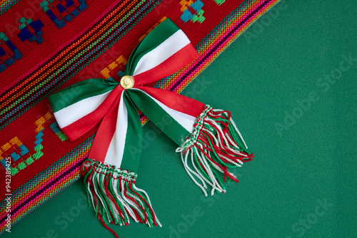 Photography Tela tipica mexicana con moño con cinta tricolor
