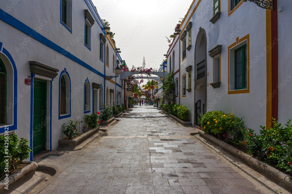 Fototapeta premium A beautiful alley in Puerto de Mogan. Puerto de Mogan is a picturesque fishing village and popular marina, set on the south-west coast of the island of Gran Canaria. Canary Islands. Spain.