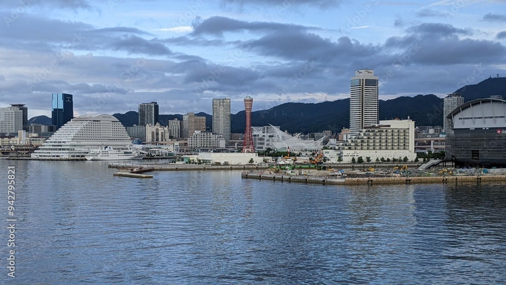 Naklejka premium 海から見た神戸港