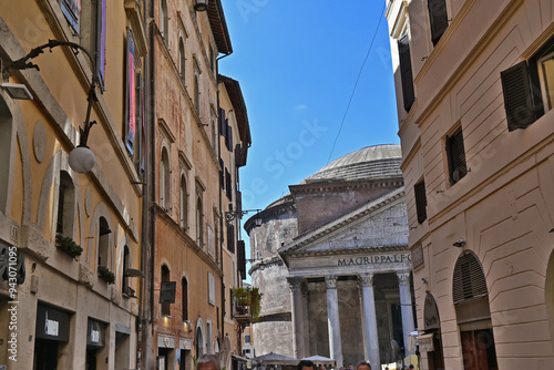 Roma, le strade che conducono al Pantheon