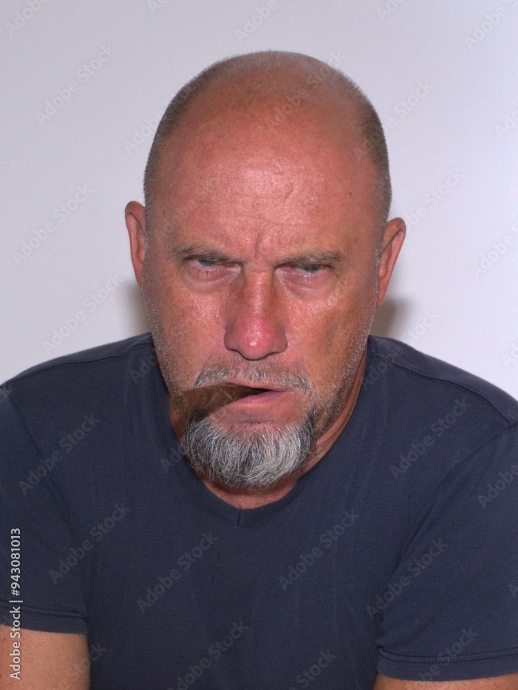 Obraz premium Autoritratto - Il Boss - Cinquantenne con sigaro Toscano