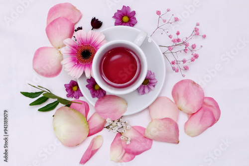 de magnifique fleur avec une tasse