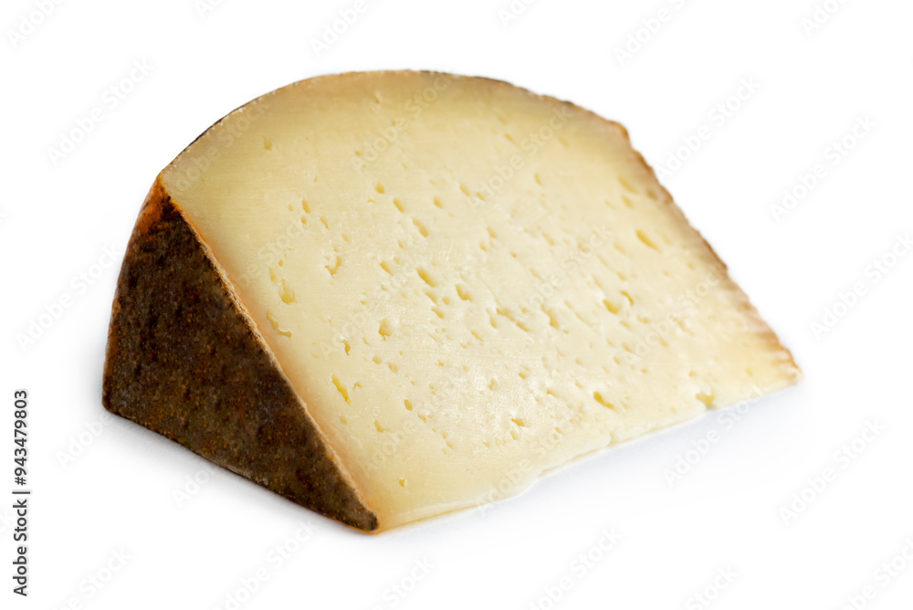 Fetta di pecorino romano isolato su fondo bianco, formaggio italiano con latte di pecora Fetta di pecorino romano isolato su fondo bianco, formaggio italiano con latte di pecora