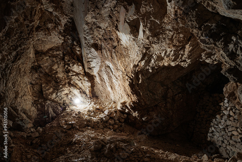 Obraz na płótnie vista panoramica sugli interni di una caverna artificiale in roccia, in Slovenia w salonie
