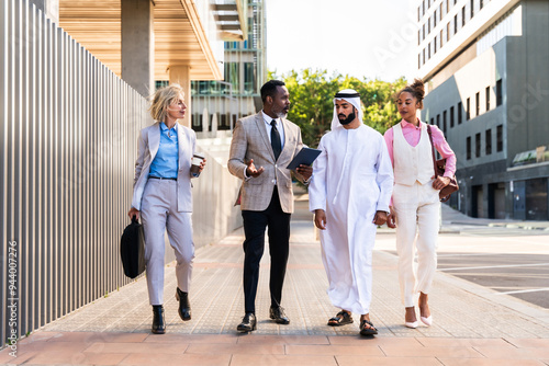 Photography Group of multiethnic business people meeting an emirati businessman - Internatio