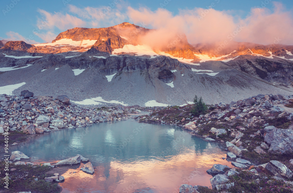 Obraz premium Mountains lake