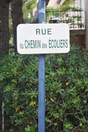 Panneau de rue : chemin des écoliers.