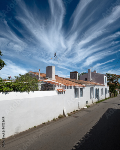 Cirrenwolken auf der Île d'Yeu in Frankreich photo