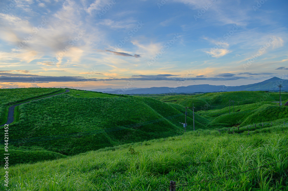 Fototapeta premium 熊本 阿蘇 大観峰 夕暮れ たそがれ時