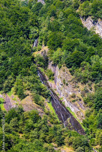 Cascade de la Chevelure de la Madeleine rejoignant la rivière du Neste d’Oô dans les Pyrénées à côté de Bagnères-de-Luchon