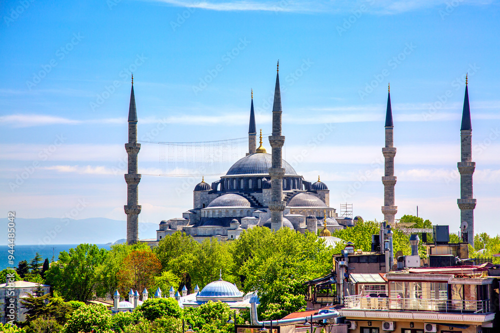 Obraz premium Aerial view of Blue Mosque or Sultanahmet Mosque in Istanbul, Turkiye