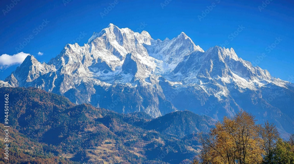 Fototapeta premium majestic mountain range under a clear blue sky