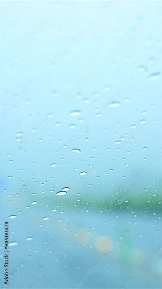 雨の中を走行する自動車 車載カメラ視点 道路 運転 イメージ 雨の中を走行する自動車 車載カメラ視点 道路 運転 イメージ