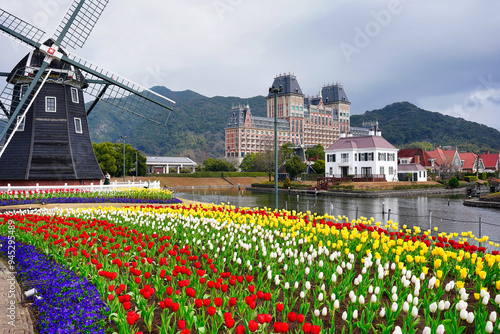 Schilderij op canvas 庭, 建築, ビル, 花, 公園, 花, とぶ, 旅行,  シティ, ランドマーク, サマータイム, 宮殿, 空, 風景, チューリップ, タワー, チャーチ,