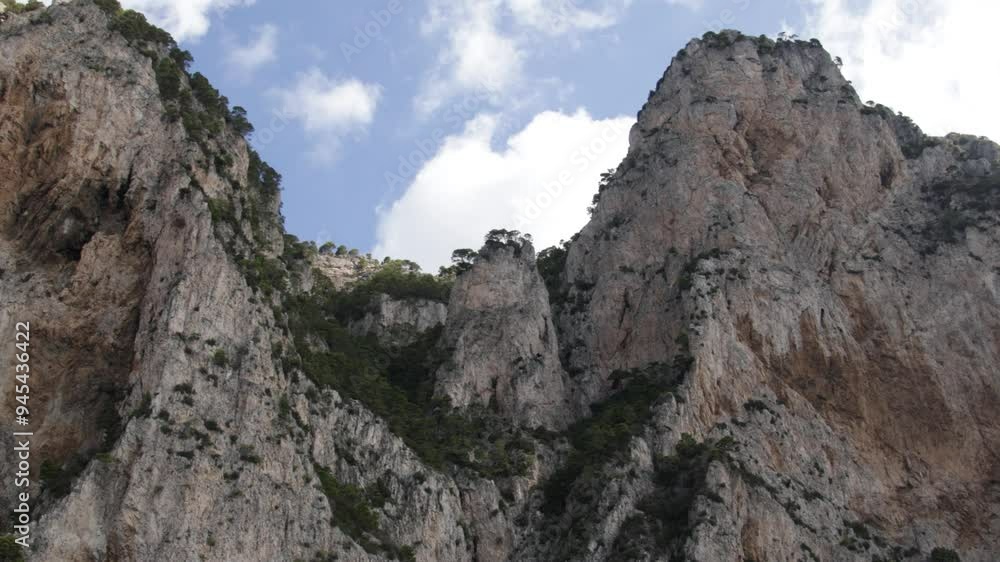 Formations rocheuses sur l'ile de Capri Formations rocheuses sur l'ile de Capri