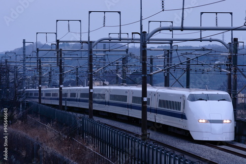 Foto 曇天の東海道新幹線を長大編成を連ねて駆け抜ける300系新幹線_2010/2/16撮影