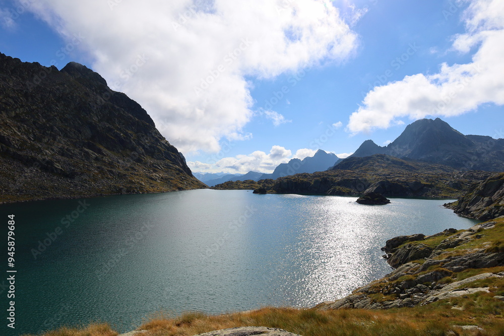 Obraz premium Mountain lake in Aiguestortes and Sant Maurici National Park, GR11 long-distance hiking trail, Pyrenees