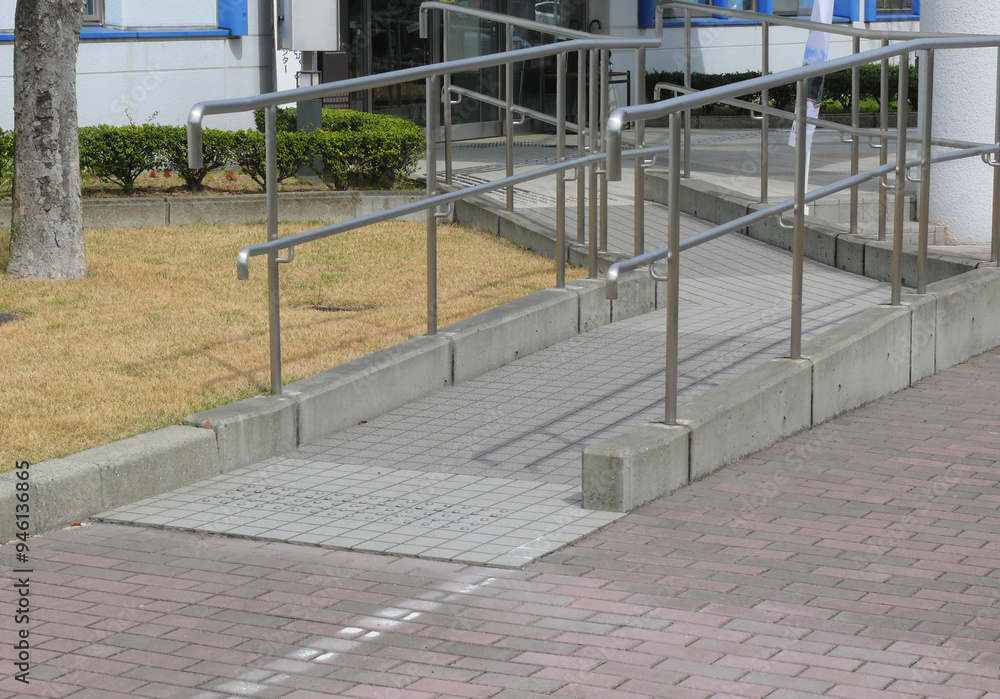 玄関前の車椅子用スロープ