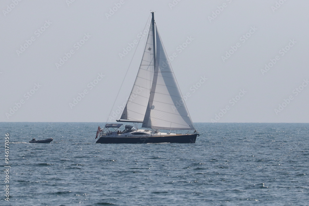 Fototapeta premium Sailing on Presquile Bay Ontario