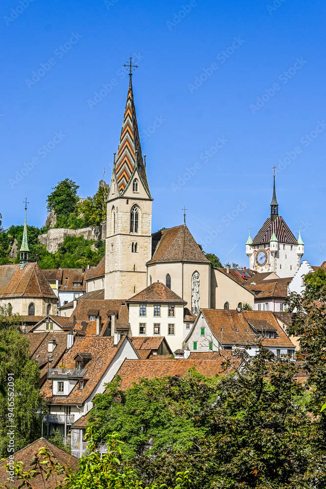 Stadt Baden, katholische Kirche, Stadtturm, Wehrturm, Altstadt, Schlossberg, Ruine, Altstadthäuser, Limmat, Fluss, Aargau, Sommer, Schweiz Stadt Baden, katholische Kirche, Stadtturm, Wehrturm, Altstadt, Schlossberg, Ruine, Altstadthäuser, Limmat, Fluss, Aargau, Sommer, Schweiz