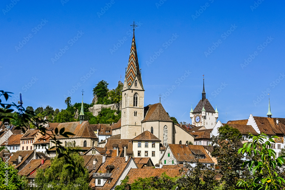 Stadt Baden, katholische Kirche, Stadtturm, Wehrturm, Altstadt, Schlossberg, Ruine, Altstadthäuser, Limmat, Fluss, Aargau, Sommer, Schweiz Stadt Baden, katholische Kirche, Stadtturm, Wehrturm, Altstadt, Schlossberg, Ruine, Altstadthäuser, Limmat, Fluss, Aargau, Sommer, Schweiz