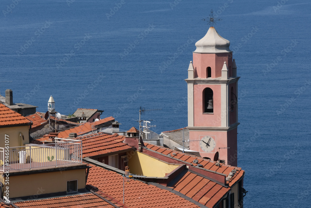 Fototapeta premium La chiesa di San Giorgio a Tellaro in provincia di La Spezia, Liguria, Italia.