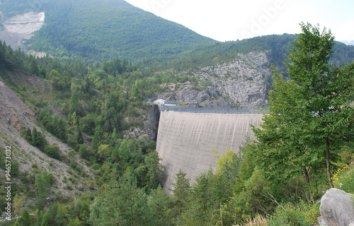 La diga del Vajont a Erto e Casso in provincia di Pordenone, Friuli-Venezia Giulia, Italia. photo