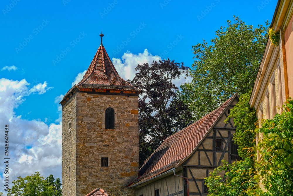 Der Franziskanerturm in der Altstadt von Rothenburg ob der Tauber Der Franziskanerturm in der Altstadt von Rothenburg ob der Tauber