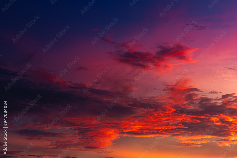 Fototapeta premium Beautiful colorful sky background in the morning with rising sun reflecting off the clouds creating a stunning and mesmerizing light effect.