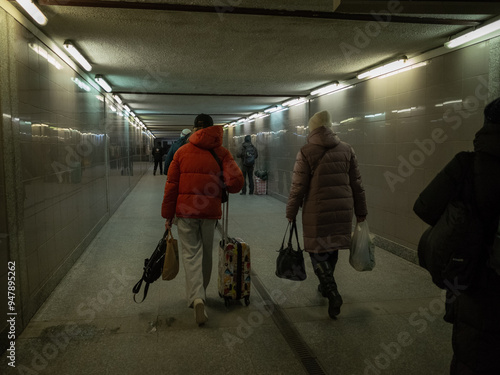 Tableau sur toile people walking on the underpass of the Przemyśl station at night