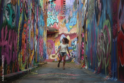 mulher no beco do codorna, no centro de goiania, goiás 