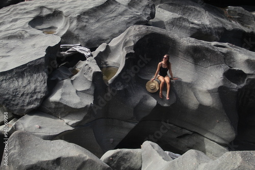 mulher no Vale da Lua, em Alto Paraíso de Goiás, Chapada dos Veadeiros photo