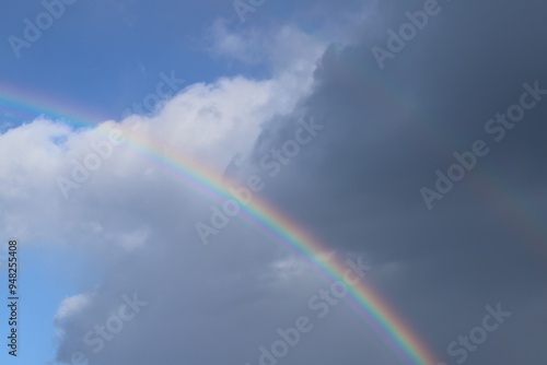 雨上がり青空にかかる虹と雲 #レインボー #rainbow