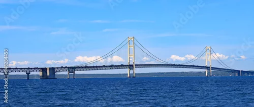 Panel kuchenny z motywem The Mackinac Bridge is a suspension bridge that connects the Upper and Lower peninsulas of the U.S. state of Michigan. It spans the Straits of Mackinac.