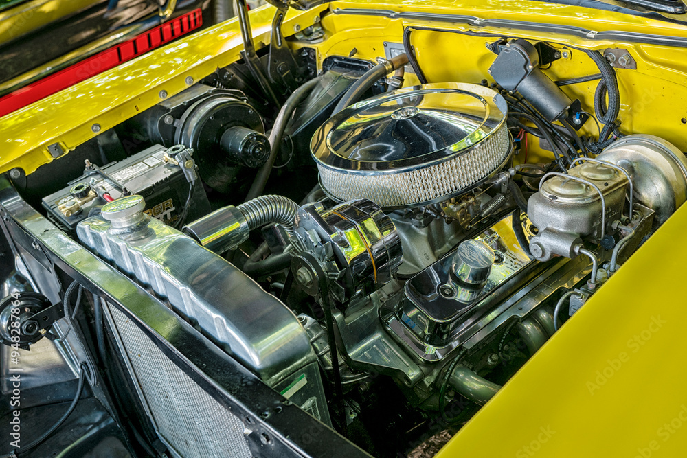 Fototapeta premium moteur V8 essence, voiture de collection
