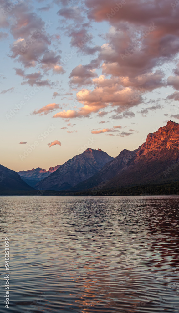 Fototapeta premium Tranquil Mountain Lake with Majestic Peaks at Sunset