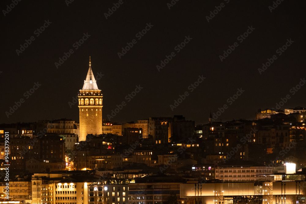 Obraz premium Galata tower at night in Istanbul, Turkey.