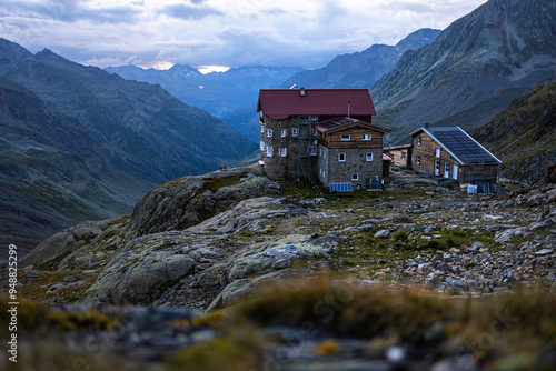 Fotografia the siegerland mountain hut in tirol austria