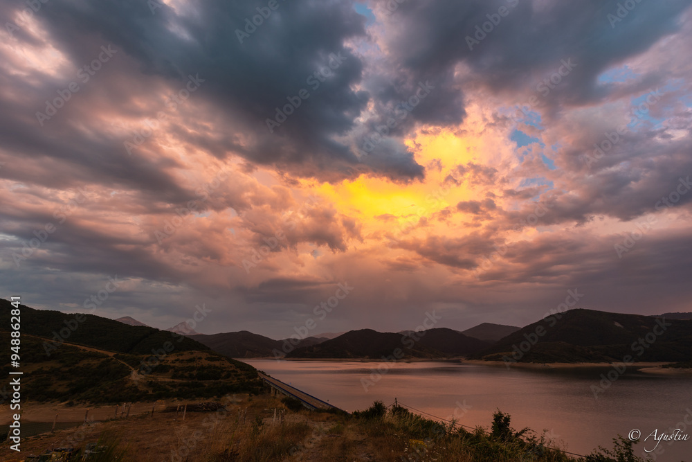 Sunsets, twilights and night skies with the Milky Way in Riaño, Spain Sunsets, twilights and night skies with the Milky Way in Riaño, Spain