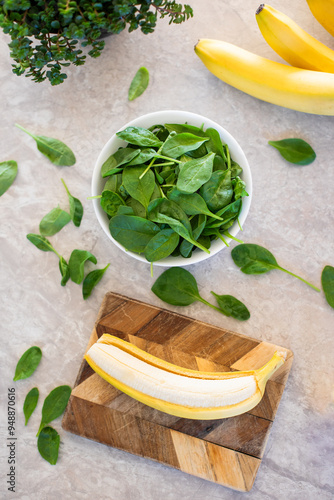 Wallpaper Mural process of making healthy green breakfast smoothie Torontodigital.ca