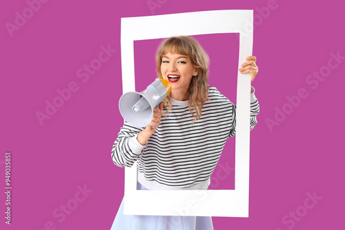 Young woman with frame shou...
