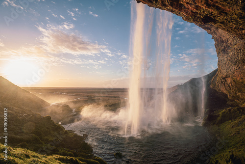Wasserfall und Sonnenuntergang auf Island