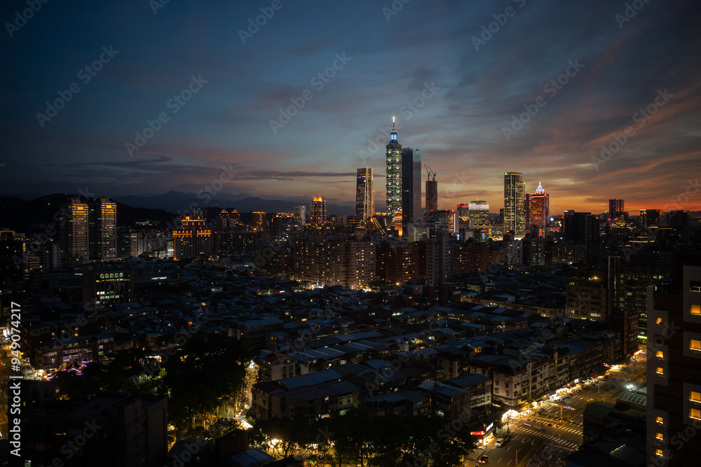 Obraz premium Sunset over Taipei City