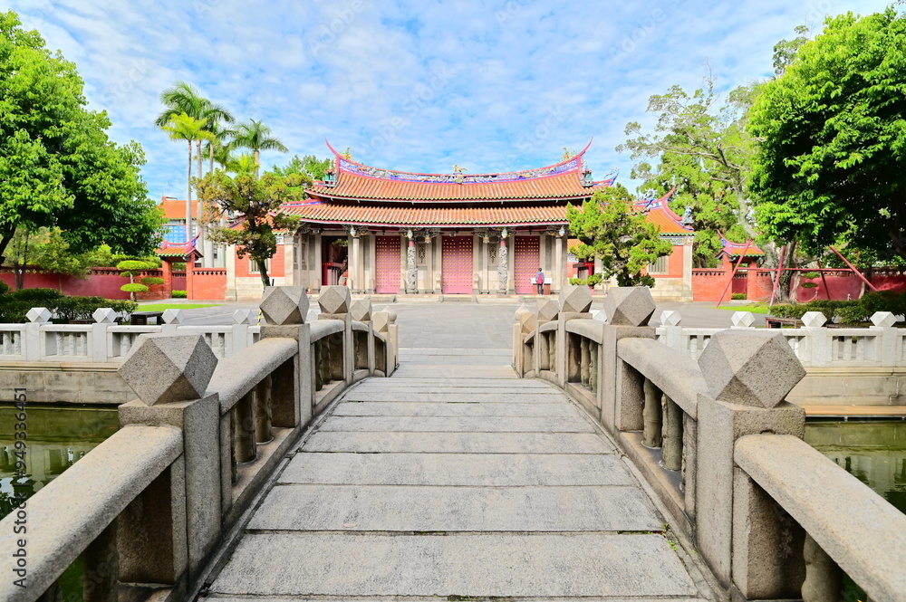 Fototapeta premium Daytime view from Shuangyuan Bridge toward the Lingxing Gate at Taipei Confucius Temple, highlighting the blend of traditional Chinese architecture with modern aesthetics.