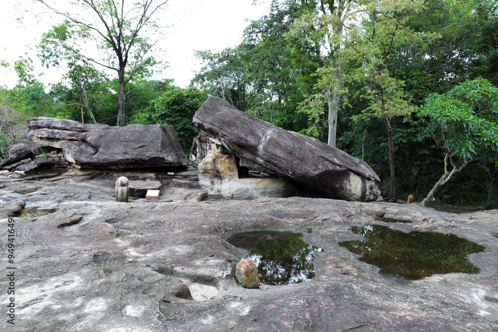 Fototapeta premium Phu Phrabat Historical Park It represents human civilization. and changes in topographic conditions which has a sandstone structure that has been eroded to form small and large rocks of various shapes