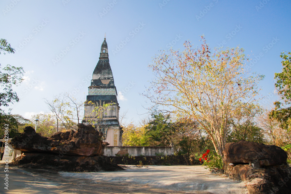 Obraz premium Phu Phrabat Historical Park It represents human civilization. and changes in topographic conditions which has a sandstone structure that has been eroded to form small and large rocks of various shapes