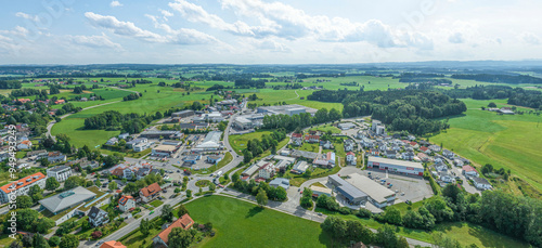 Foto Die Gemeinde Vogt in Oberschwaben von oben, Blick zum Gewerbegebiet