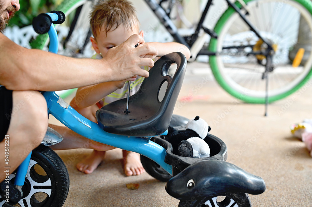 Obraz premium Kid boy repairing bicycle