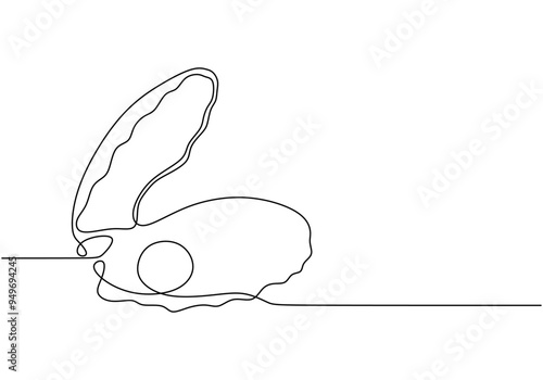 Minimalist Continuous Line Art of a Pearl Oyster Representing Marine Life